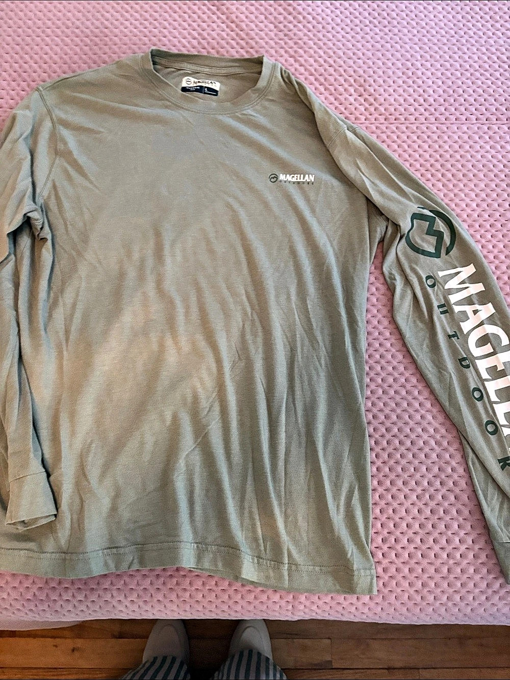 Magellan Long Sleeve Graphic Tee in Green